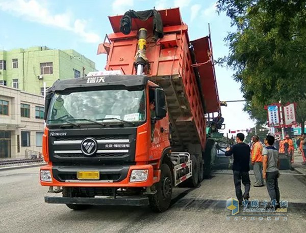 自卸車前置頂液壓油缸